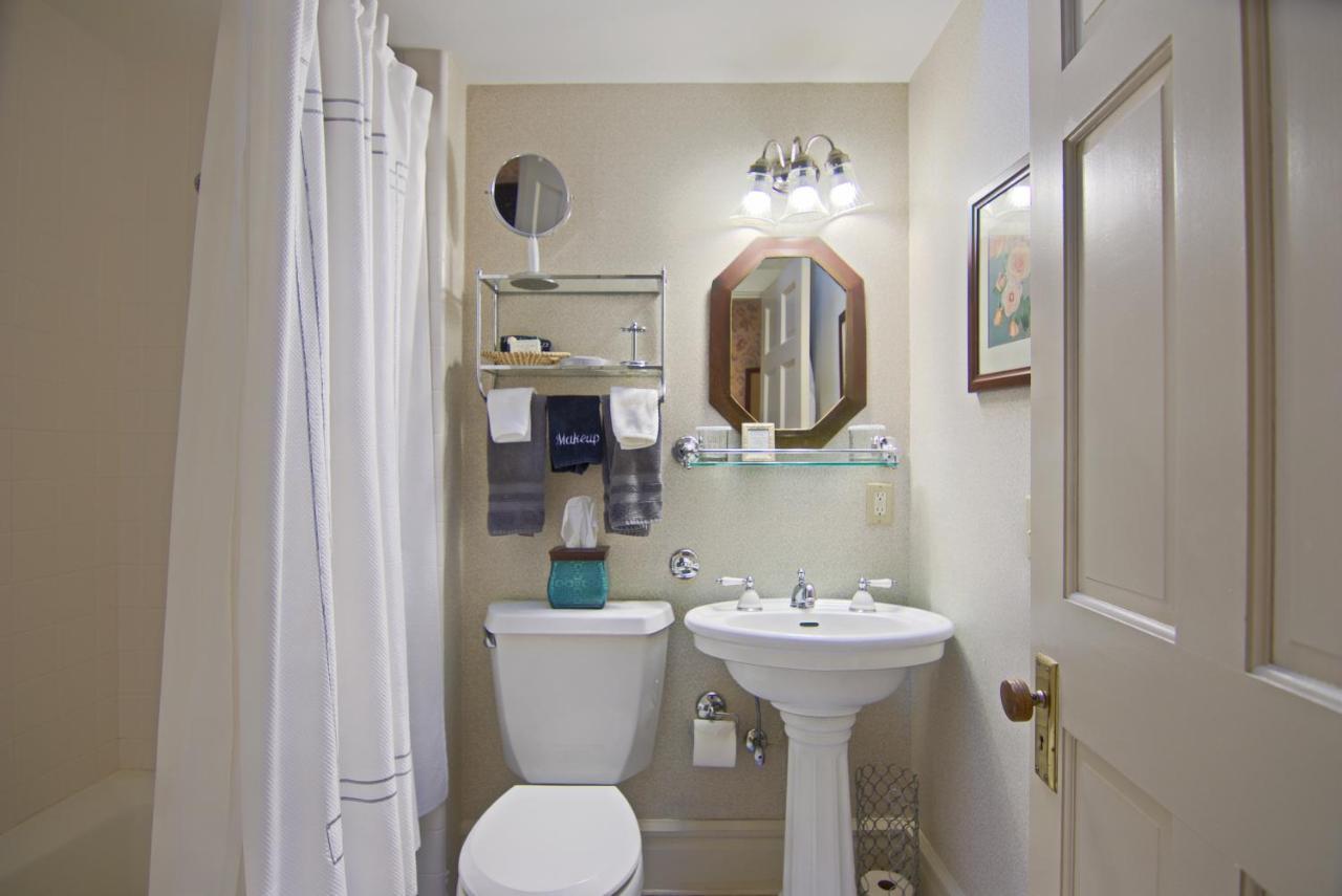 North Lodge On Oakland Bed And Breakfast Asheville Bagian luar foto